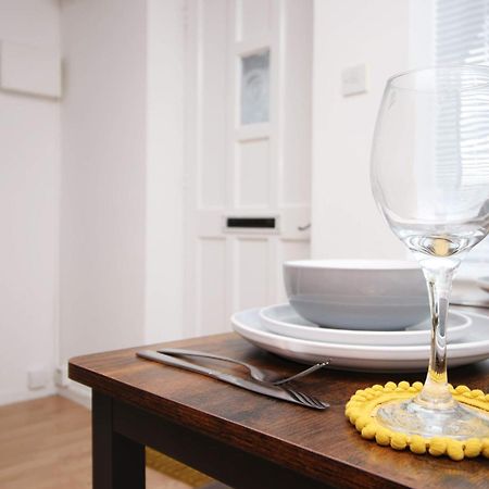 2Bedroom Home- Free Parking, Wi-Fi & Patio- Available For Long Or Short Term Bristol Eksteriør bilde