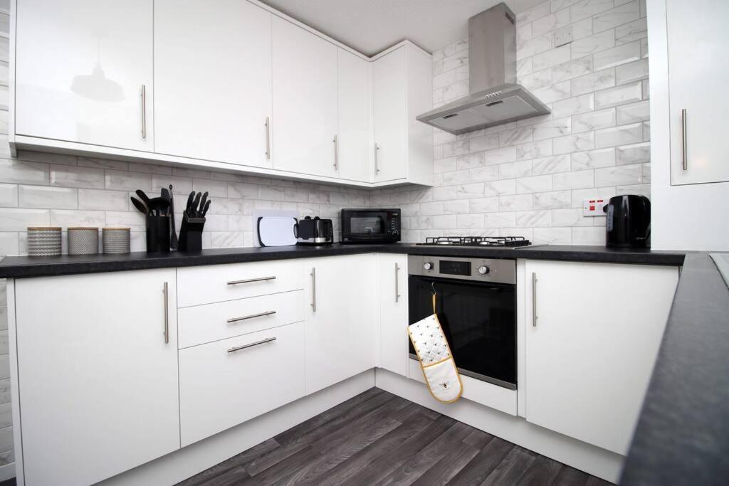 2Bedroom Home- Free Parking, Wi-Fi & Patio- Available For Long Or Short Term Bristol Eksteriør bilde