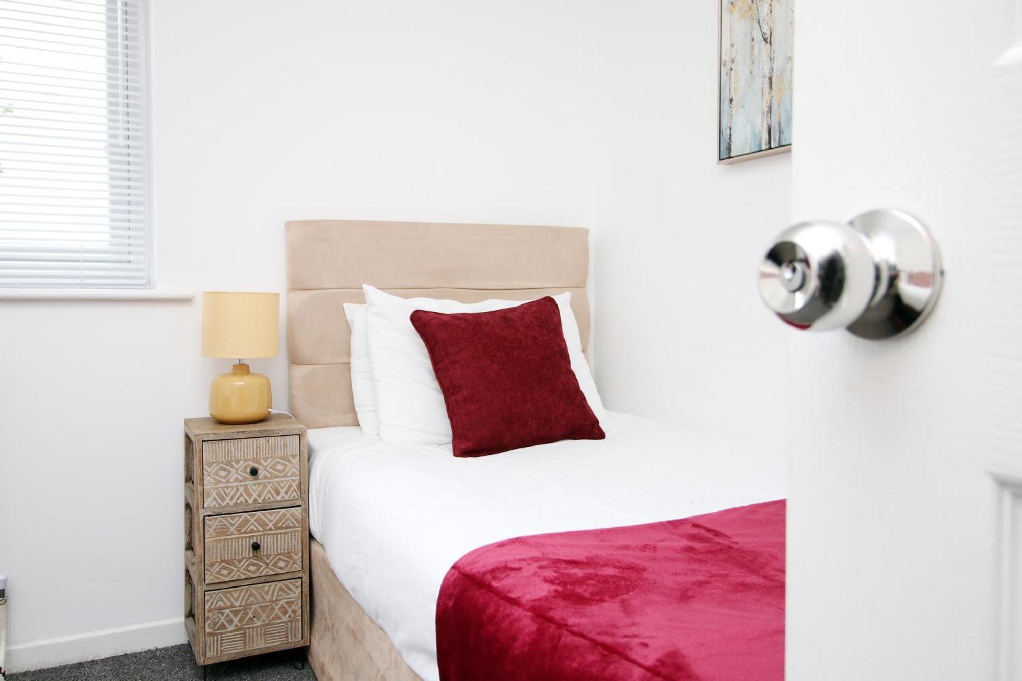 2Bedroom Home- Free Parking, Wi-Fi & Patio- Available For Long Or Short Term Bristol Eksteriør bilde
